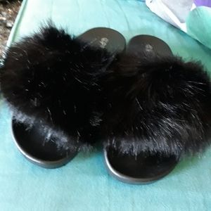 Fur flops fits like a 9